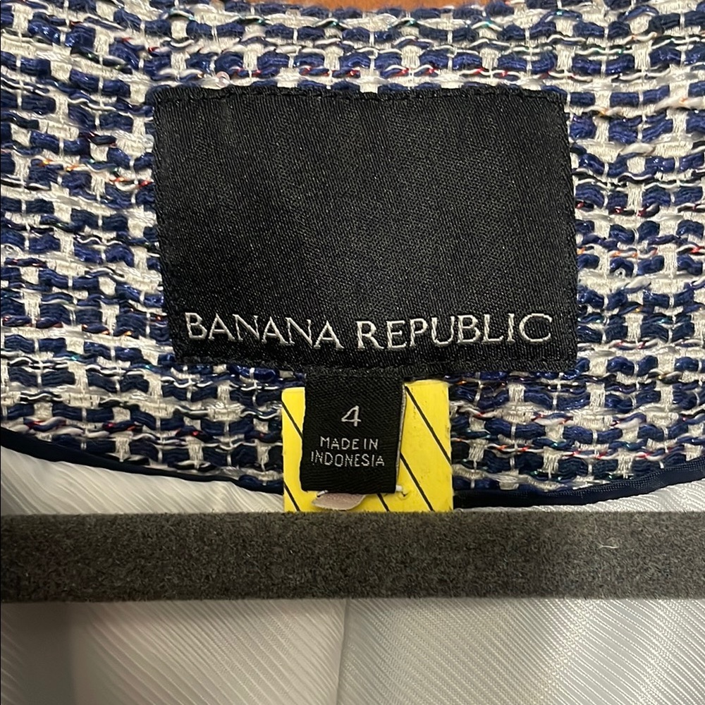 Banana Republic | Women's Tweed Blazer - Picture 3 of 6